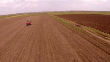 Traktör alan çiftçilik. Hasat. Havadan görüntüleri. 