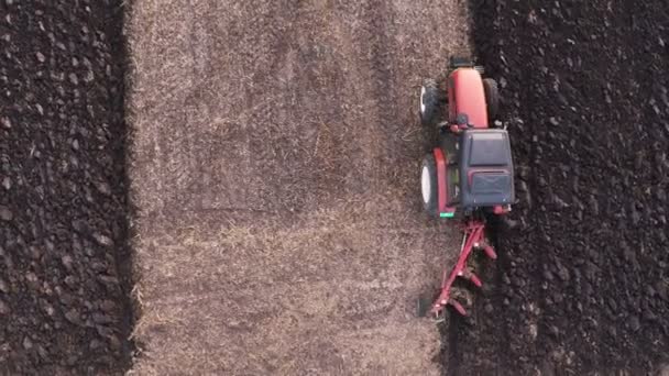 Tractor Plowing Field Cloudy Fall Day Aerial Footage — Stock Video