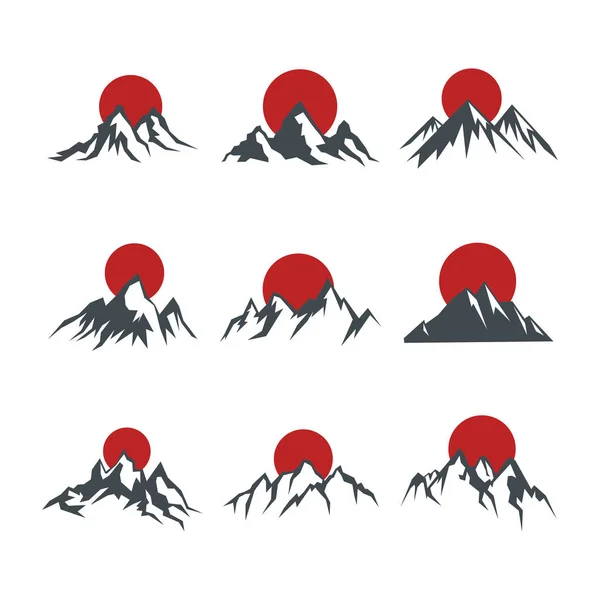 Montañas con sol rojo aisladas sobre fondo blanco — Archivo Imágenes Vectoriales