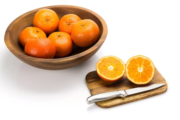 Friske appelsiner isoleret på hvid baggrund. - Stock-foto