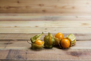 Ahşap arka plan üzerinde closeup Cape bektaşi üzümü