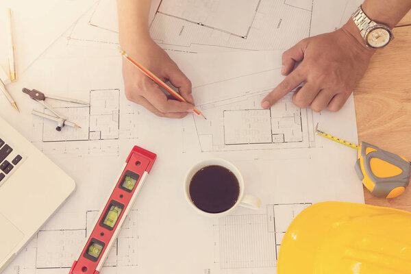 Концепция архитектора, Бюро архитекторов, работающее с чертежами
