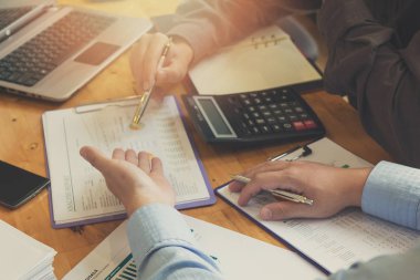 Vintage etkisi analiz grafikle çalışma ofisinin iş kavramı