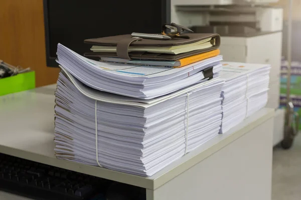 Pile of unfinished documents on office desk, Stack of business paper — Stock Photo, Image