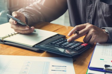 İş ve Finans office çalışma, Vintage etkisi analiz grafikle çalışma işadamı kavramı