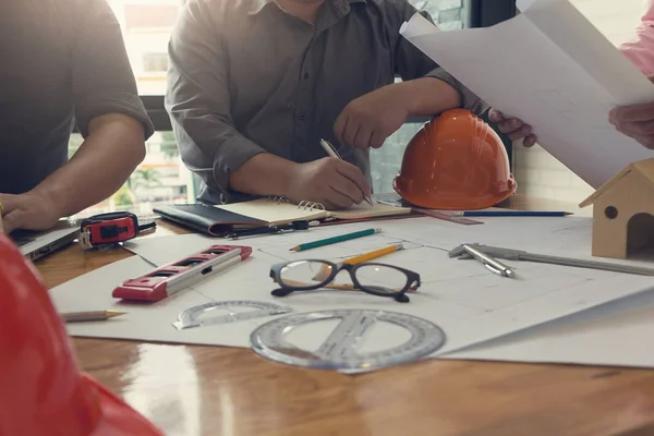 Concepto de ingeniero y arquitecto — Foto de Stock