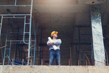 İnşaat kavramlar, mühendis ve mimar inşaat alanında blueprint, Vintage etkisi ile çalışma