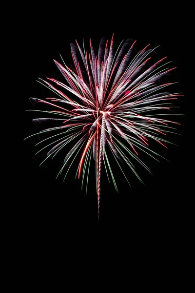 Belos Fogos Artifício Coloridos Ano Novo Sobre Céu Escuro — Fotografia de Stock