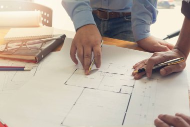 Mühendis ve mimar kavramı, çalışma ve ev tartışırken mühendis mimar ofis takımı modeli, Vintage etkisi planı