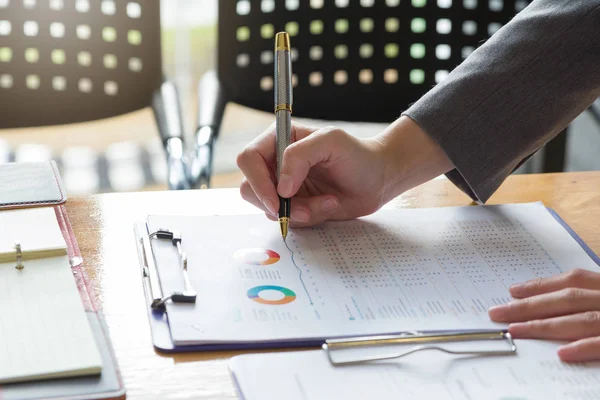 Concepto Negocio Finanzas Del Trabajo Oficina Primer Plano Empresaria Discutiendo — Foto de Stock