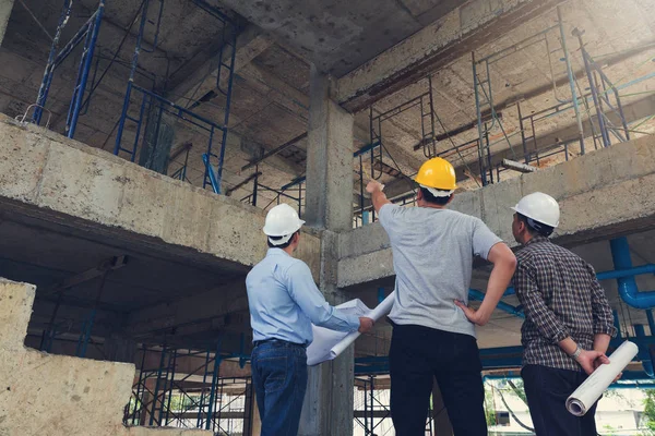 Concepto Construcción Ingeniero Arquitecto Trabajando Sitio Construcción Con Impresión Azul — Foto de Stock