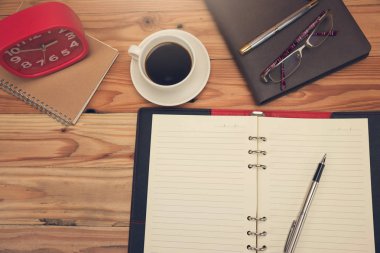 Çalışma, çalışma günü içinde ofis büro ofis iş ve ekonomi kavramı.