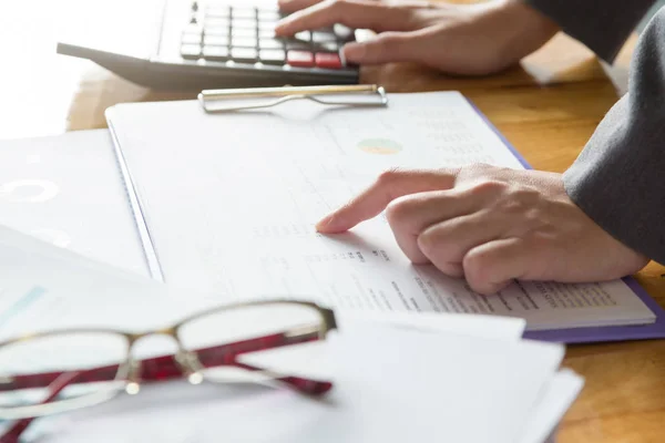 Concepto Negocio Finanzas Del Trabajo Oficina Empresario Discutiendo Análisis Venta — Foto de Stock