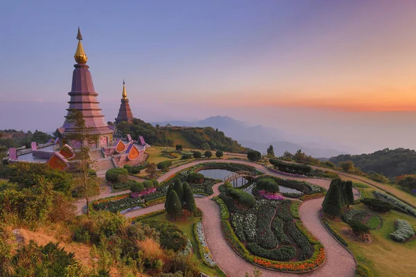 Hermoso Paisaje Atardecer Dos Pagoda Parque Nacional Doi Inthanon Chiang — Foto de Stock