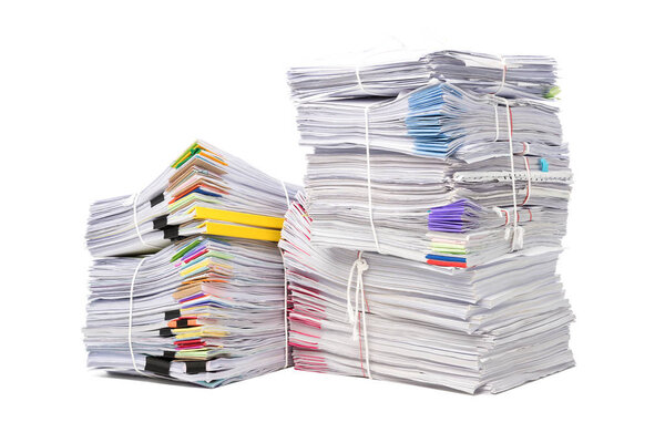 Стопка документов, изолированных на белом фоне
