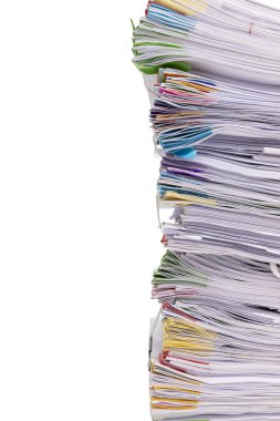 Beyaz arka plan üzerinde izole iş kağıt yığını