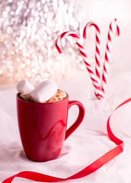 Varm choklad med marshmallows — Stockfoto