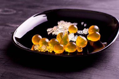 Moleküler havyar ve küreler