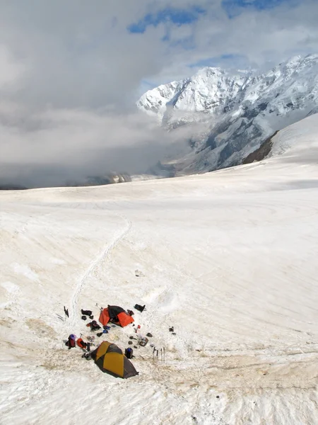 Высокогорный альпинистский лагерь — стоковое фото
