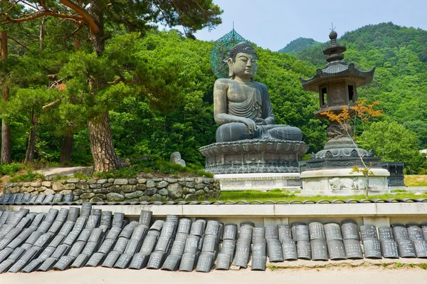 Estátua gigante de Buda no Templo Sinheungsa — Fotografia de Stock