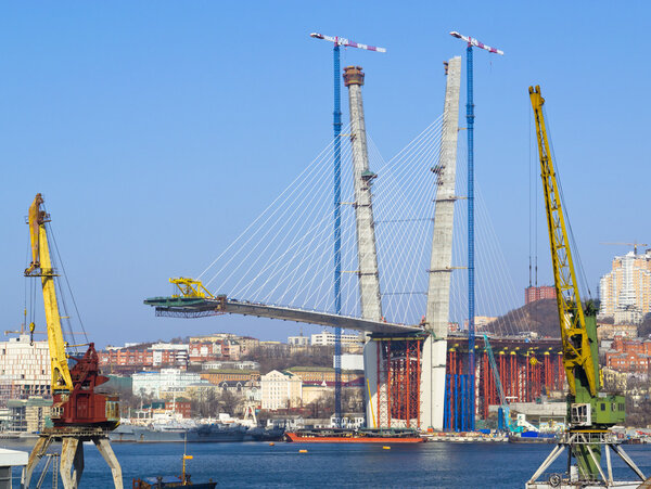 construction of big guyed bridge in Vladivostok 