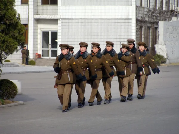 Équipe féminine de guerre nord-coréenne — Photo