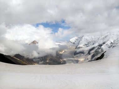 Caucasus, pitoresk Bezenghi dağlar 