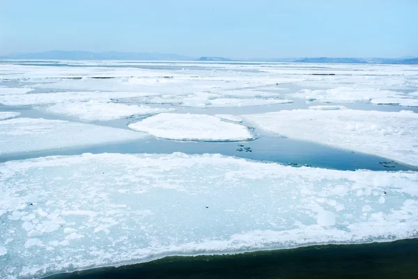 Rompendo floe ghiaccio primavera — Foto Stock