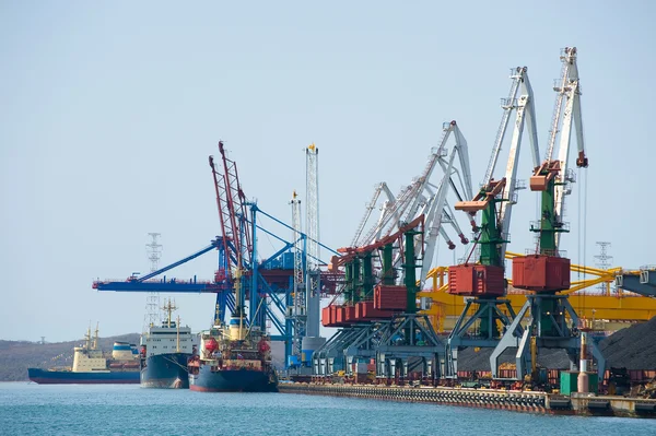 Terminal de carga en Vladivostok — Foto de Stock