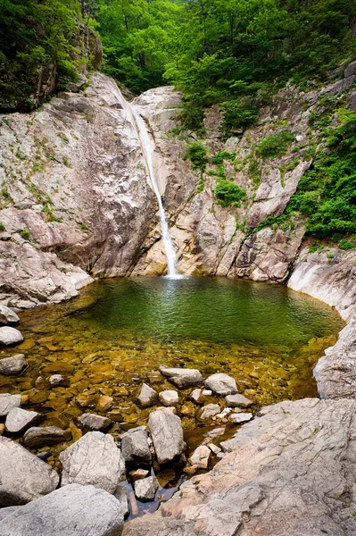 Biryong vízesés a Seoraksan Nemzeti Park — Stock Fotó