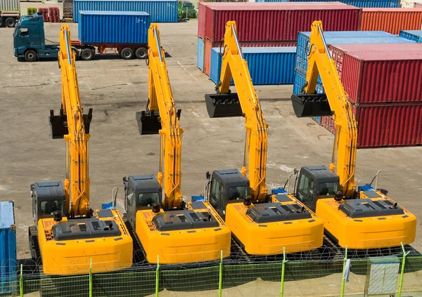 Excavadoras en el puerto coreano Sokcho — Foto de Stock