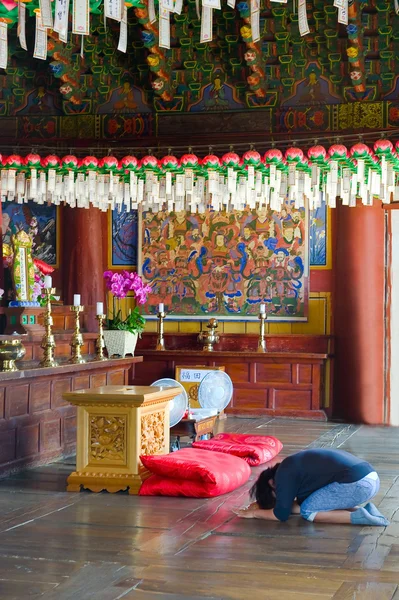 Προσευχή για το βουδιστικό ναό Sinheungsa — Φωτογραφία Αρχείου