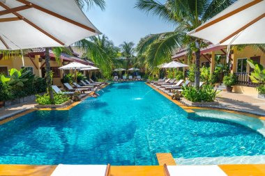 güzel Yüzme Havuzu genel tropikal Resort, Phuket, Tayland