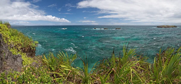 Panorama de Crystal Cove pequeña isla cerca de la isla de Boracay en el —  Fotos de Stock