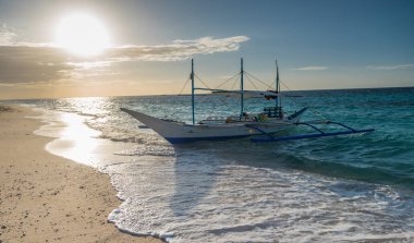 geleneksel filipino Asya feribot taksi tur tekneleri puka üzerinde ben plaj