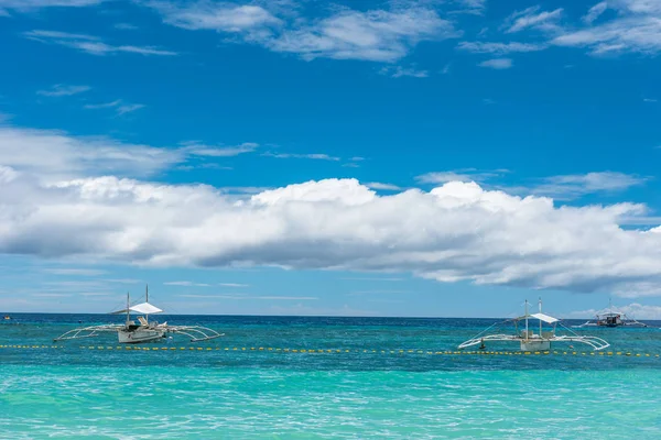 Vista de fundo tropical da ilha de Paglao na praia de Alona com — Fotografia de Stock