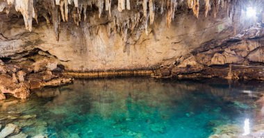 Ünlü Hinagdanan mağara içinde Panglao Adası Bohol, Filipinler
