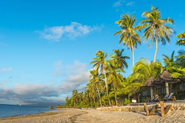 Tle tropikalnej plaży od Anda White Beach na wyspie Bohol — Zdjęcie stockowe