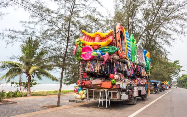 Mae Phim, Thajsko - 22. března 2015: Autobus mobilní prodejna hraček — Stock fotografie