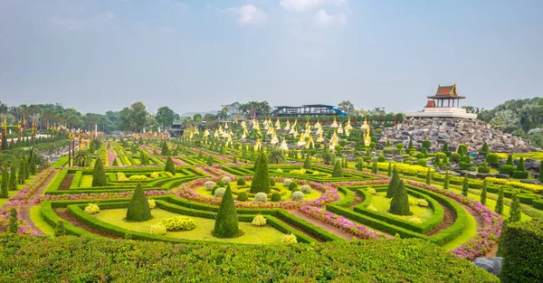 Ανατολή ηλίου γαλλικό κήπο του Nong Nooch τροπικά βοτανικό Gardenat — Φωτογραφία Αρχείου