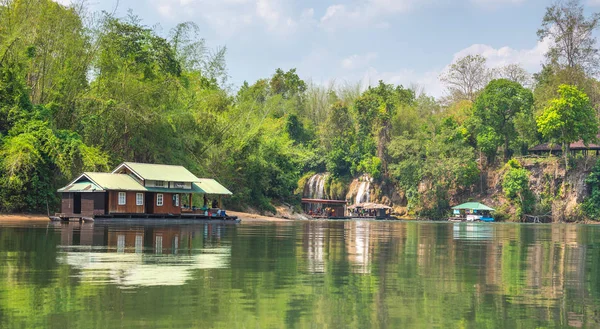 Tourism on the floating house rafting at the river Kwai, Kanchan — Stock Photo, Image