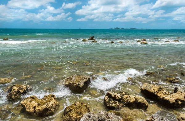 Paisaje marino Vista de la playa rocosa en Koh Samui Tailandia —  Fotos de Stock