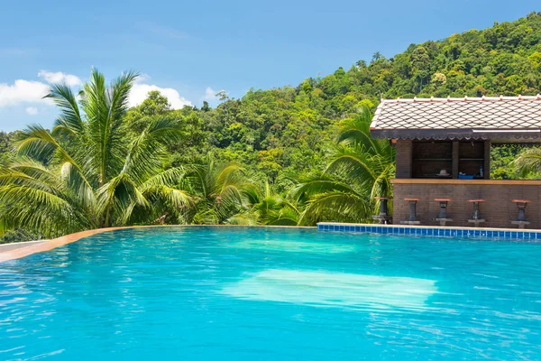 Paradis gård Park poolen på Samui Thailand — Stockfoto