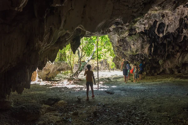 Manila Filipiny Marca 2016 Ludzie Wycieczce Jaskini — Zdjęcie stockowe