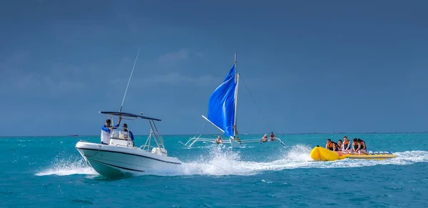 Manilla Filipijnen Maart 2016 Mensen Bananenboot Water — Stockfoto