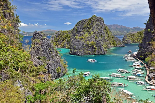 Vista da lagoa do Lago Kayangan na ilha de Coron, Busuanga Palawan — Fotografia de Stock