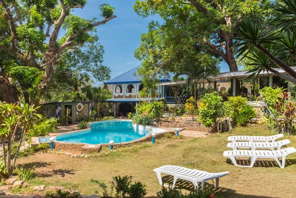 Bella piscina in località tropicale a Coron città — Foto Stock