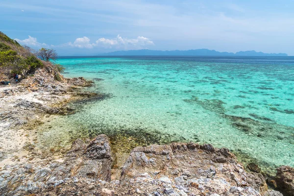 Meerblick auf die tropische Bulog dos Insel, Palawan, Philippinen — Stockfoto