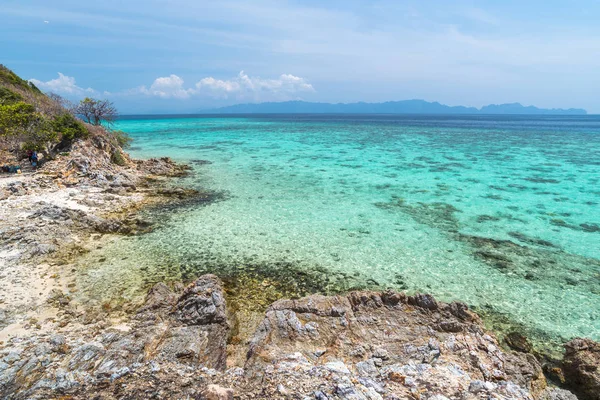 Vista sul mare dell'isola tropicale Bulog Dos, Palawan, Filippine Immagini Stock Royalty Free
