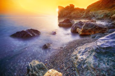 Gün batımında deniz manzarası